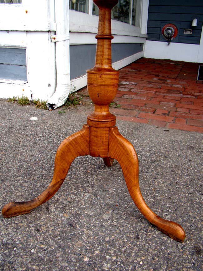 A diminutive 18th century New England Tiger Maple one-drawer stand — image 2